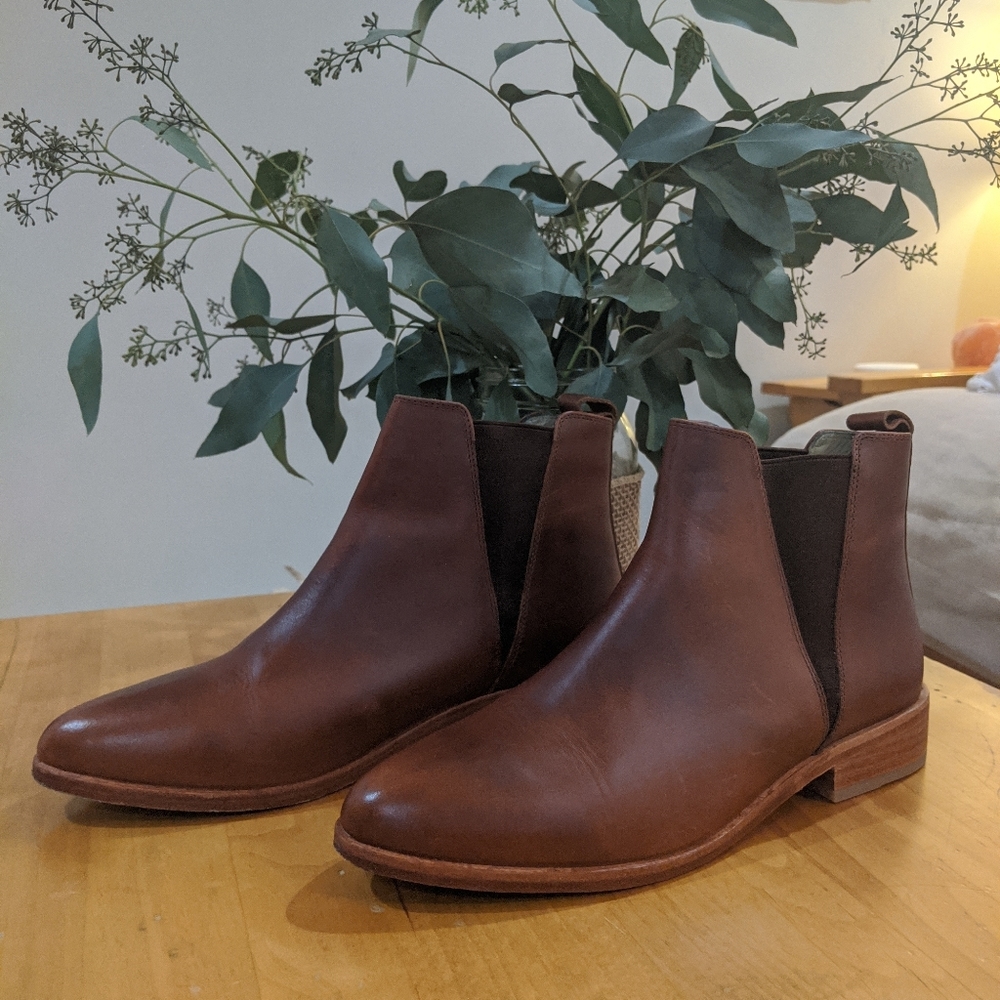 Nisolo chelsea boot in brandy